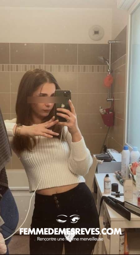 Femme Ă Aiguines