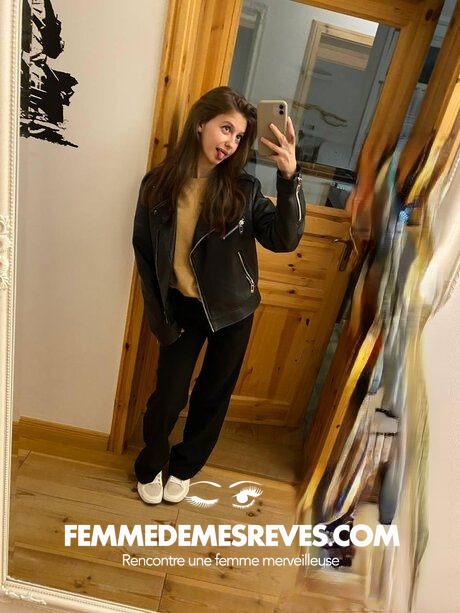Femme Ă Cagnes sur Mer