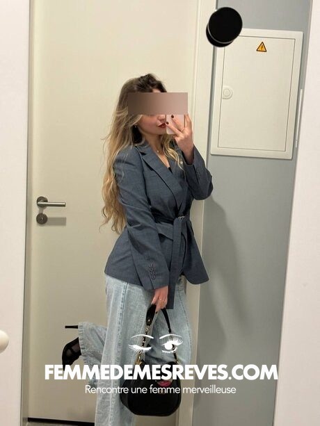 Femme à Camélas