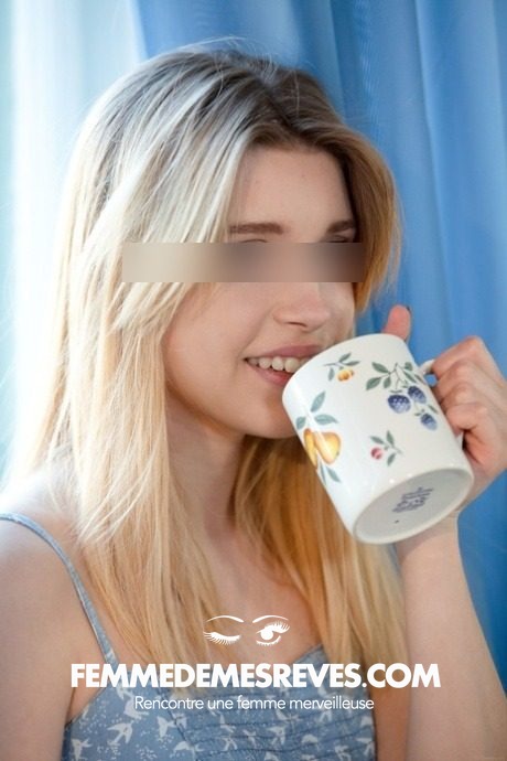 Femme à Essay