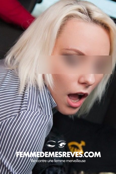 Femme à La Couvertoirade