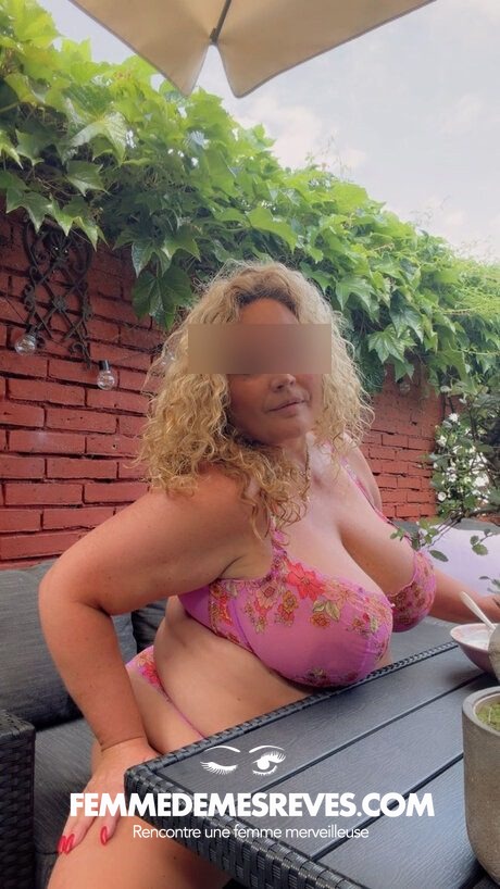 Femme Ă Mondon