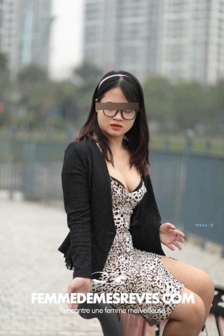 Femme à Moussy
