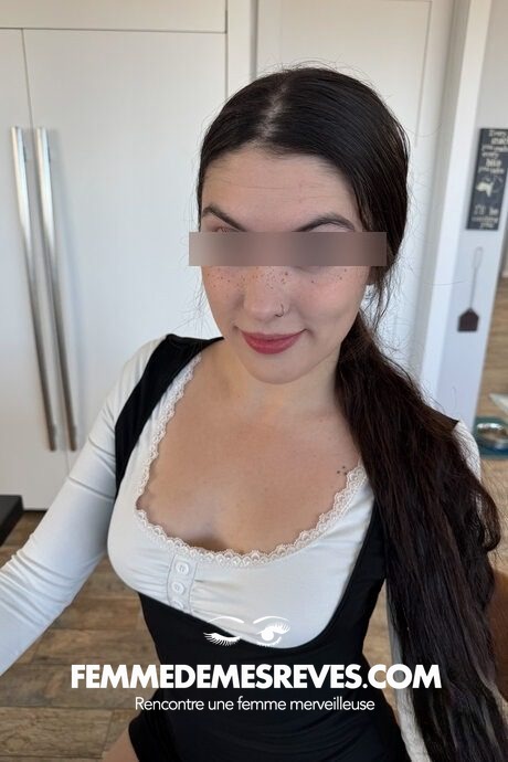 Femme Ă Neuvy au Houlme