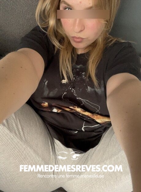Femme à Reux