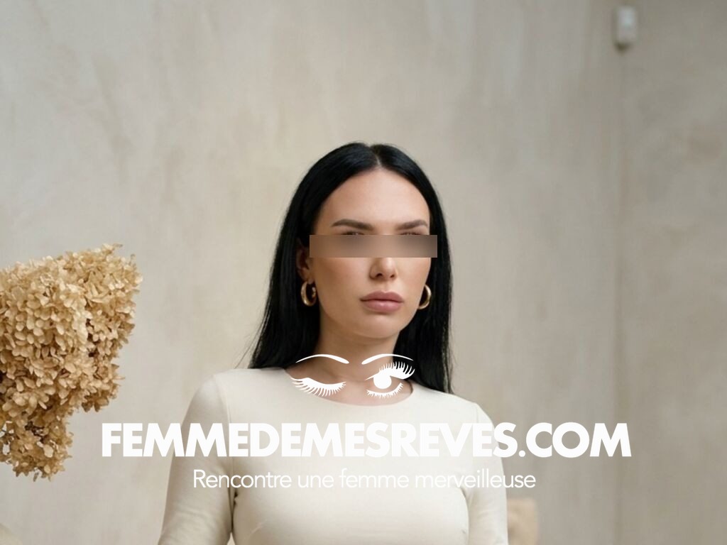 Femme Ă Savigny sur Grosne